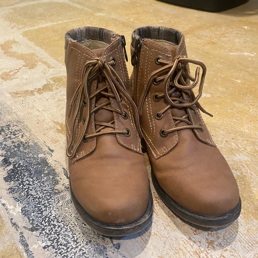 Boots - Picture 2 of 4